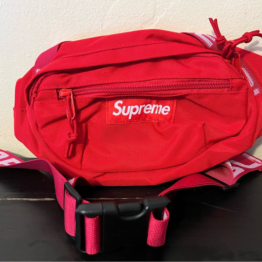 Supreme‎ Fanny pack